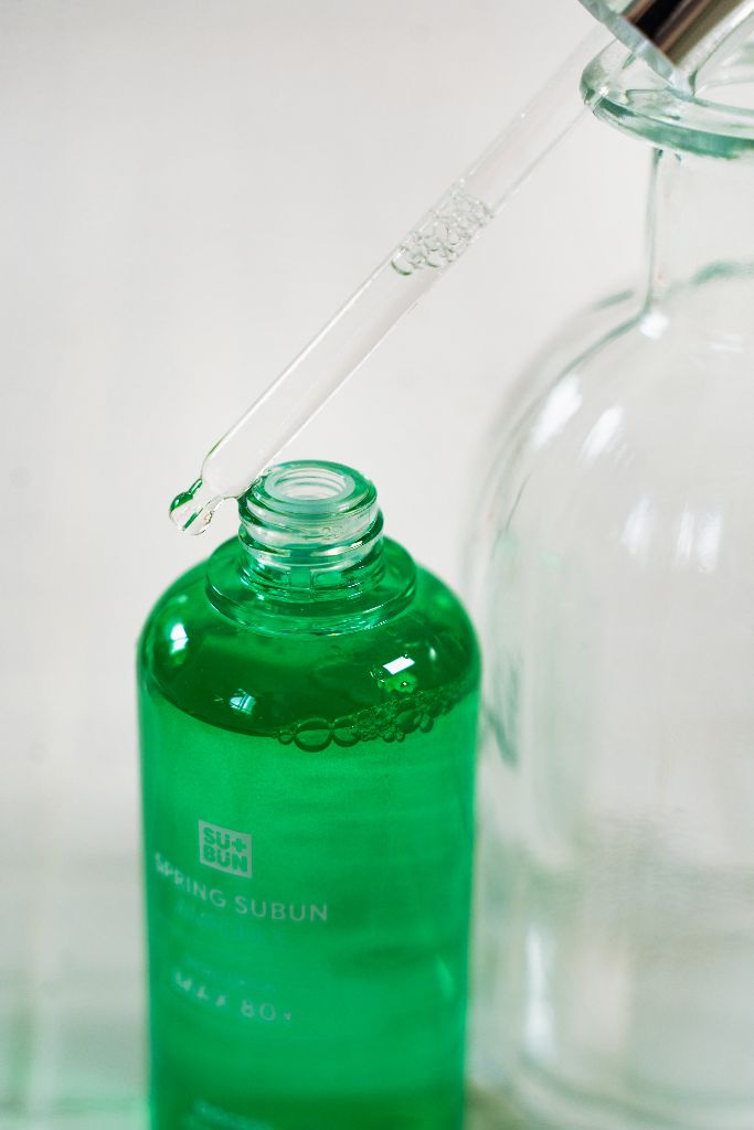 Serum dropper detail